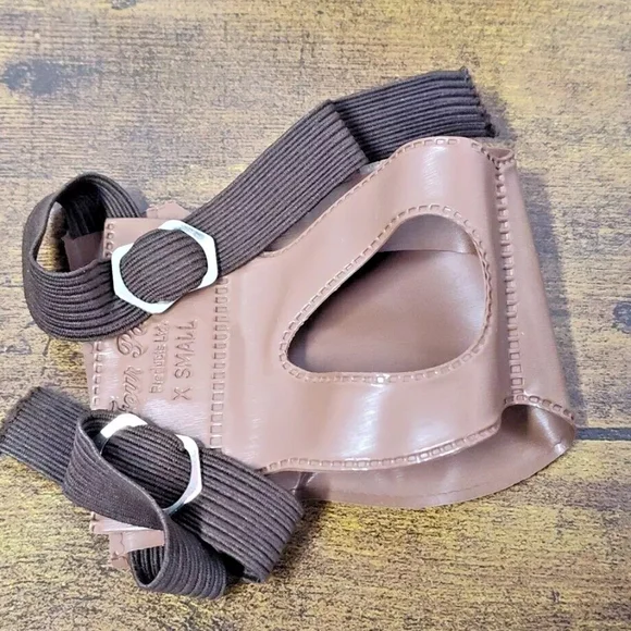 Four Paws Vintage Female Dog Sanitary Garment Black XS, (3-7 Lbs), NOS - Picture 3 of 3